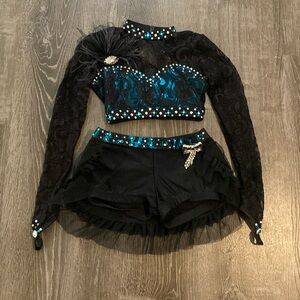 Dance costume in blue and turquoise, excellent condition size: small child